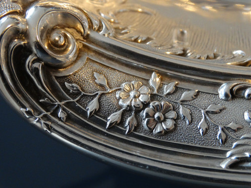 800 mil chiseled silver basket. Weight 509g. Late 19th - Early 20th century