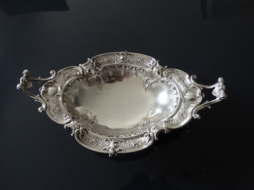 800 mil chiseled silver basket. Weight 509g. Late 19th - Early 20th century