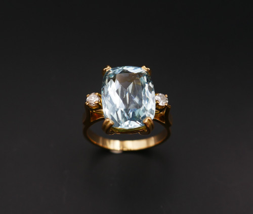 Bague Ornée d'Une Aigue Marine Et Diamants.