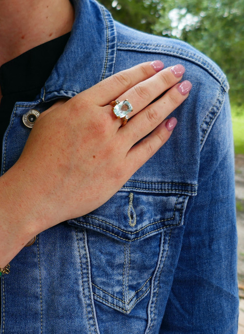 Bague Ornée d'Une Aigue Marine Et Diamants.