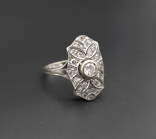 Anello con diamante, Art Déco, oro bianco 18 carati.