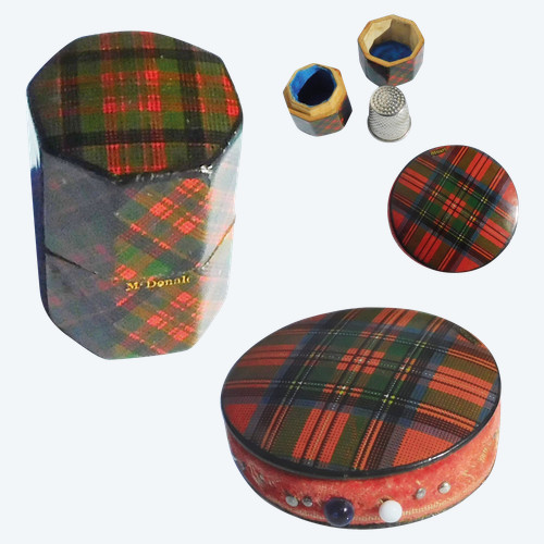 Pique à aiguilles épingle aiguilles Et Porte Dé à Coudre Tartan ware XIXe nécessaire couture