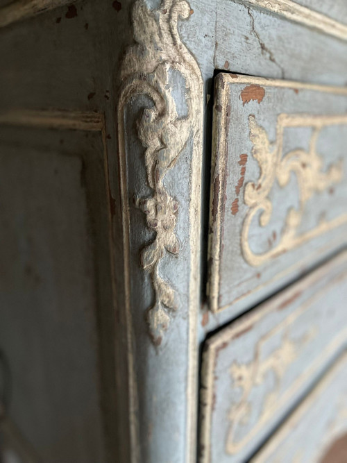 Louis XV chest of drawers from Liège, 18th century, beautiful patina, attractive carving