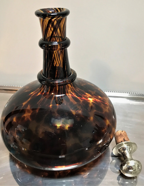 Elegante caraffa per vino in vetro di Murano tartarugato per Dior Home