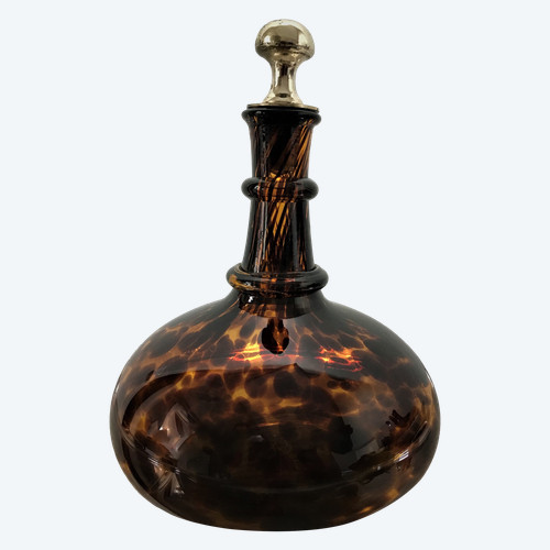 Elegante caraffa per vino in vetro di Murano tartarugato per Dior Home