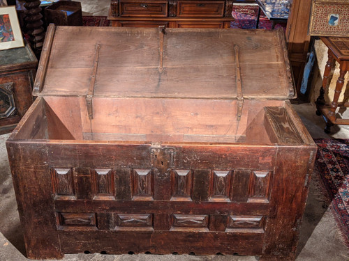 Large Haute Epoque chest