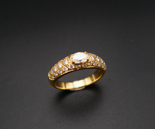 Boucheron Axelle Ring Diamonds, 18 Carat Yellow Gold.