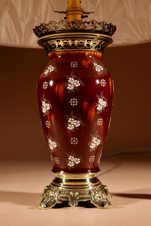  A French table lamp in ceramic and brass.