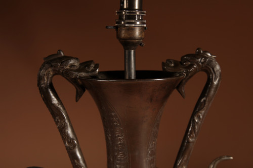 Impressive Japanese bronze table lamp from the Meiji period 1868-1912