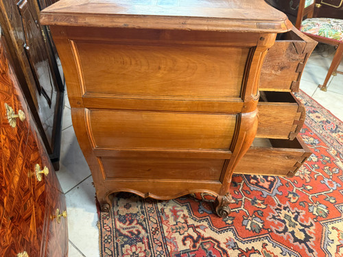 COMMODE DE FORME TOMBEAU EPOQUE LOUIS XV - 18th century