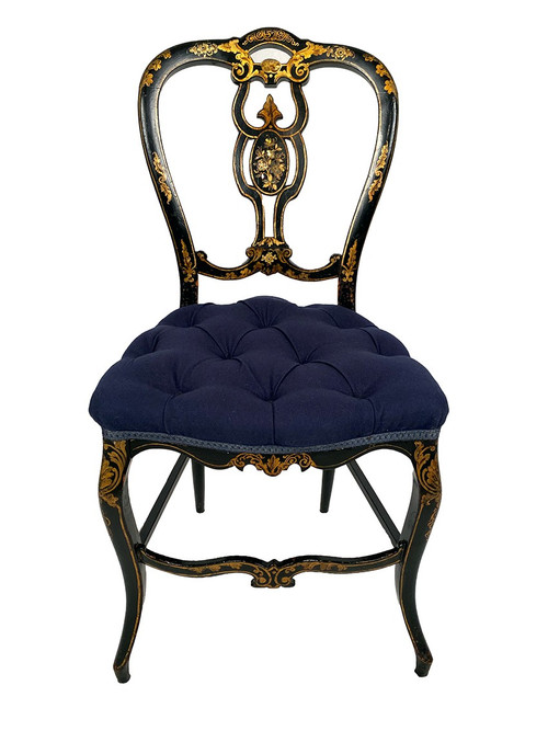 Série de quatre chaises en bois laqué noir burgauté et décor or, Napoléon III