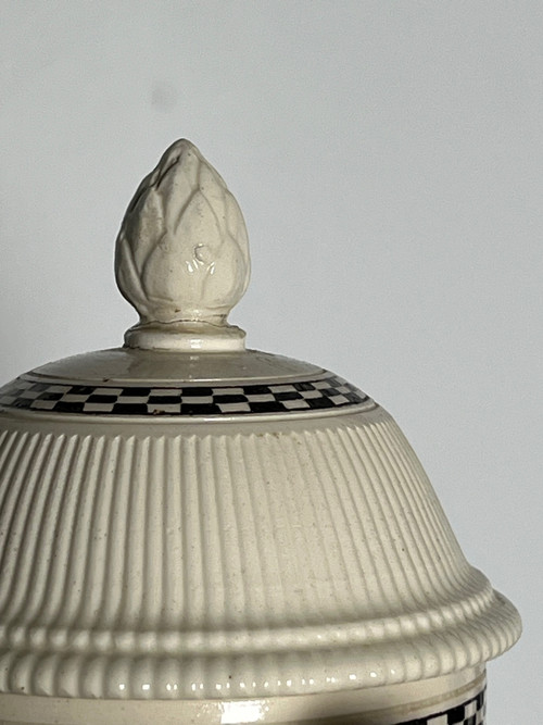 White pot in fine Douai earthenware, late 18th century