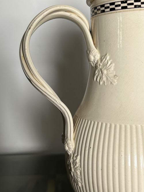 White pot in fine Douai earthenware, late 18th century