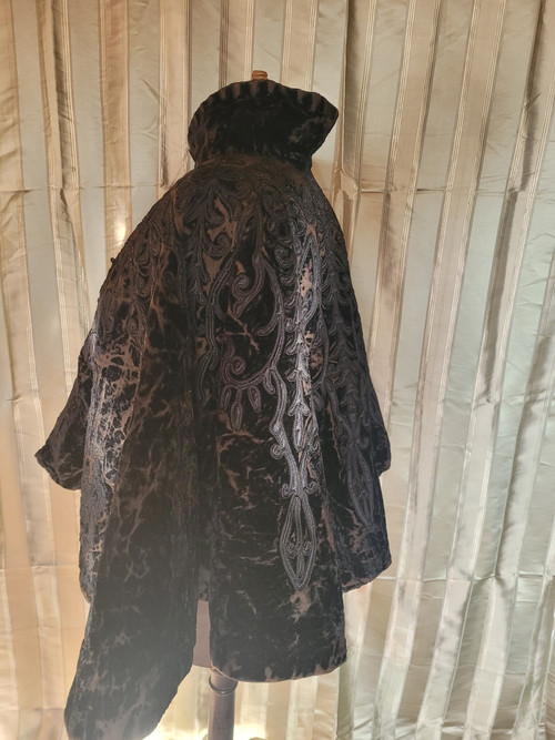 Quilted velvet cape, circa 1880 or 1890