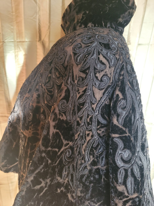 Quilted velvet cape, circa 1880 or 1890