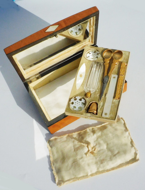 Sewing kit box Mother-of-pearl and gold embroidery scissors Palais Royal 19th century