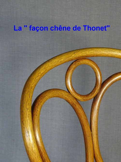 Chaise Thonet N°19 dans la" façon chêne" - cannée -1890 (deux disponibles)