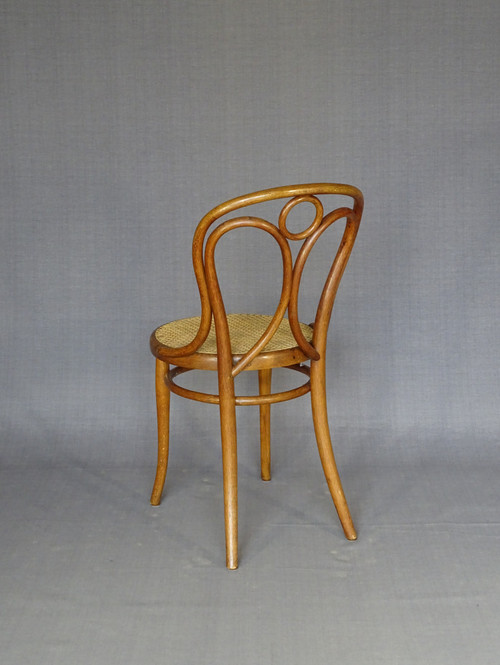 Chaise Thonet N°19 dans la" façon chêne" - cannée -1890 (deux disponibles)