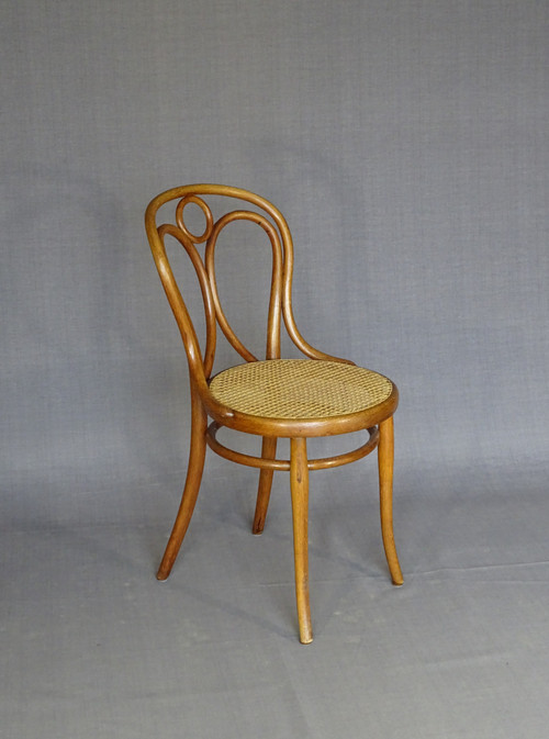 Chaise Thonet N°19 dans la" façon chêne" - cannée -1890 (deux disponibles)