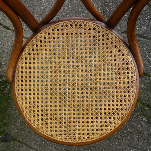 Chaise Thonet N°19 dans la" façon chêne" - cannée -1890 (deux disponibles)