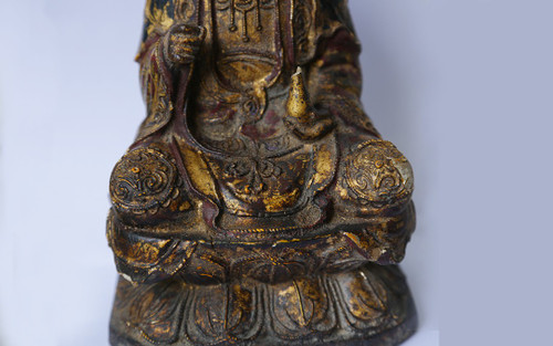 Legno dorato policromo, divinità Guanyin, fine del XVIII secolo