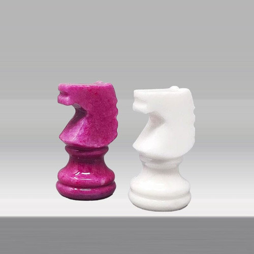 1970s Stunning Pink and White Chess Set in Volterra Alabaster Handmade Made in Italy (Jeu d'échecs rose et blanc en albâtre de Volterra fait à la main)