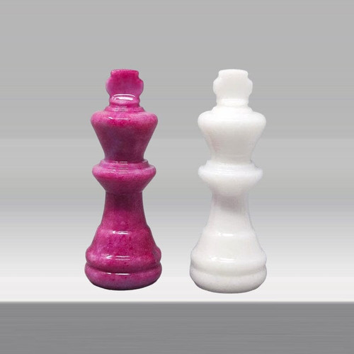 1970s Stunning Pink and White Chess Set in Volterra Alabaster Handmade Made in Italy (Jeu d'échecs rose et blanc en albâtre de Volterra fait à la main)