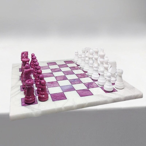 1970s Stunning Pink and White Chess Set in Volterra Alabaster Handmade Made in Italy (Jeu d'échecs rose et blanc en albâtre de Volterra fait à la main)