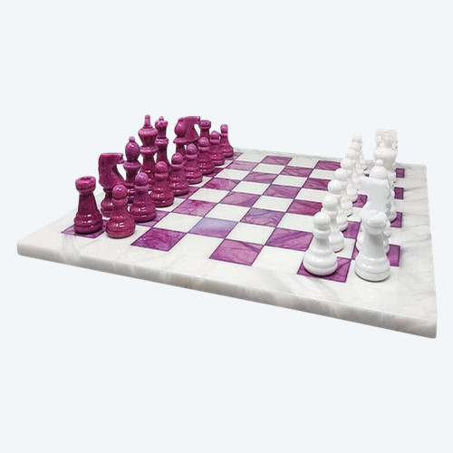 1970s Stunning Pink and White Chess Set in Volterra Alabaster Handmade Made in Italy (Jeu d'échecs rose et blanc en albâtre de Volterra fait à la main)