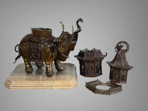 bruciaprofumi giapponese di fine Ottocento in bronzo con patina marrone raffigurante un elefante