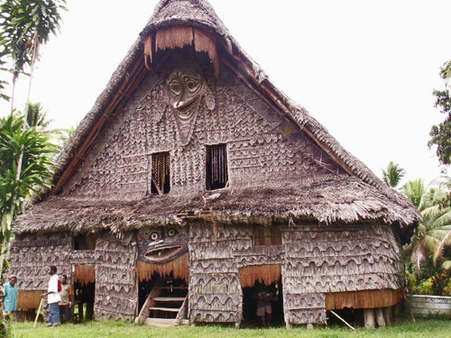 Immense masque de pignon, Art océanien, art tribal, Papouasie Nouvelle Guinée