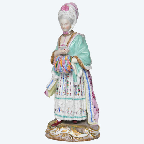 Statuetta in porcellana di Meissen raffigurante Dame au manchon che legge una lettera.  Modello D66