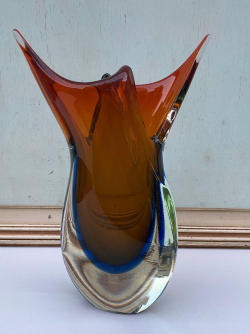 Murano Vase 60er Jahre freie Form roter und blauer Hintergrund 6 Kilo