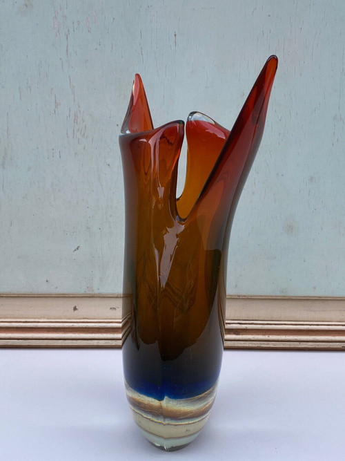 Murano Vase 60er Jahre freie Form roter und blauer Hintergrund 6 Kilo