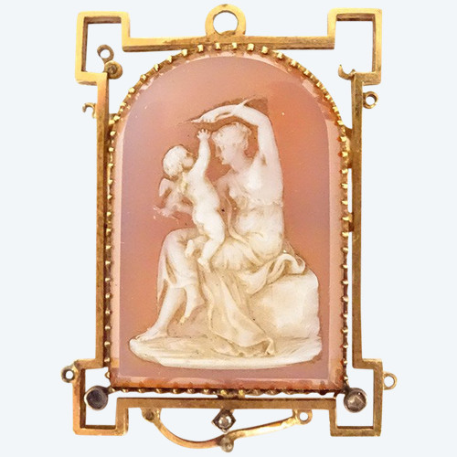 18 Carat Solid Gold Antique Female Angelot Cameo Brooch Napoleon III 19th century