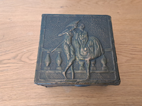 Arlequin Et Colombine , Repoussé Brass Box , Art Nouveau , Early XX°.