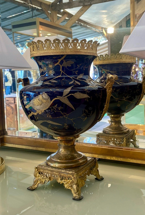 Vase de style chinois en faïence et monture en bronze doré, XIXe siècle