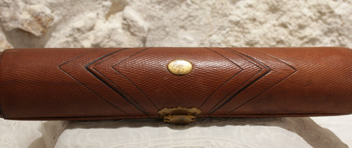 Circular case, document holder or sewing case, in brown leather and brass, 19th century