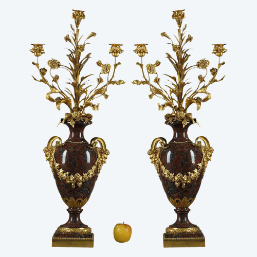 COPPIA DI CANDELABRI IN STILE LUIGI XVI in marmo rosso ciliegia e bronzo dorato