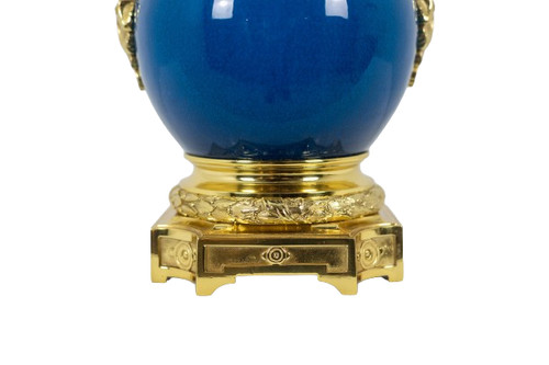 Lampe mit blauem Porzellan und vergoldeten Bronzegriffen. Um 1880. LS6040309I