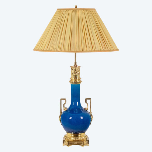 Lampe mit blauem Porzellan und vergoldeten Bronzegriffen. Um 1880. LS6040309I