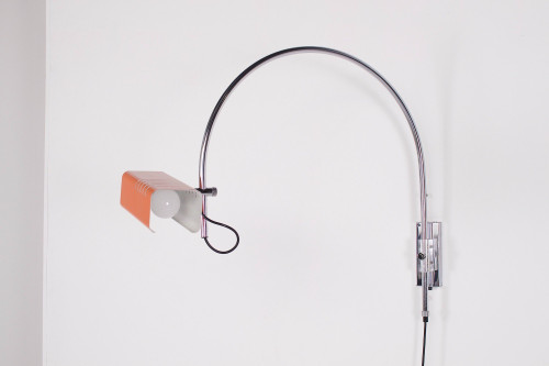 “Arc” wall light, movable arm