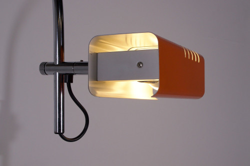 “Arc” wall light, movable arm