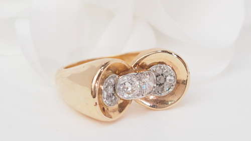 1940s knot ring in rose gold and diamonds