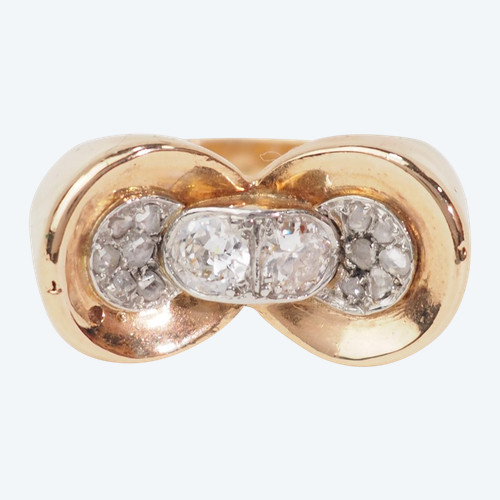 1940s knot ring in rose gold and diamonds