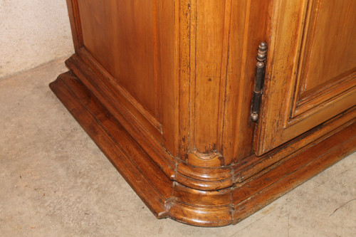 Two-part sideboard in fruitwood paneling, Louis XIV period, early 18th century. Origin: Ile de France.