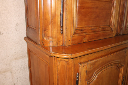 Two-part sideboard in fruitwood paneling, Louis XIV period, early 18th century. Origin: Ile de France.