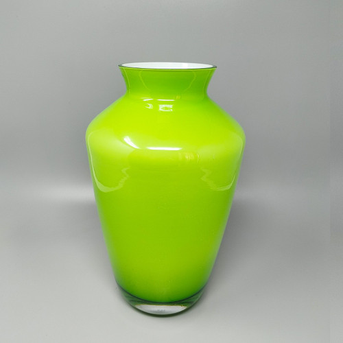 Magnifique vase vert des années 1970 par Ind. Vetraria Valdarnese. Fabriqué en Italie