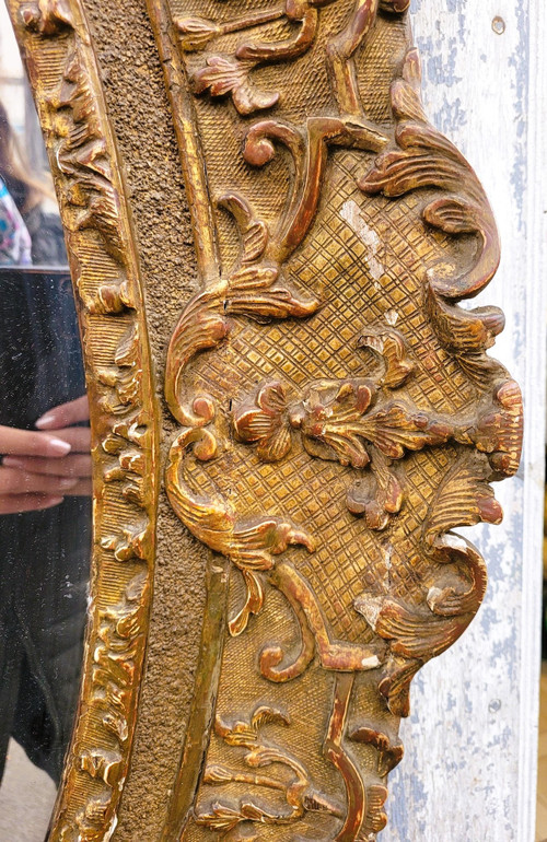 Large Oval Mirror in Carved and Gilded Oak, Louis XVI Period, 18th Century