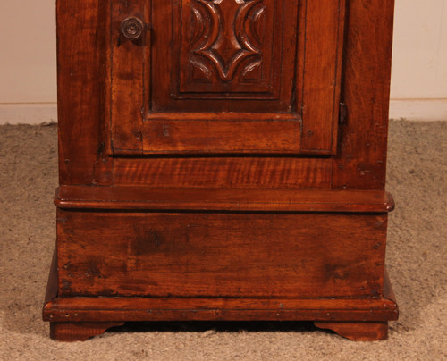 Italian Oratory In Walnut - 17th Century